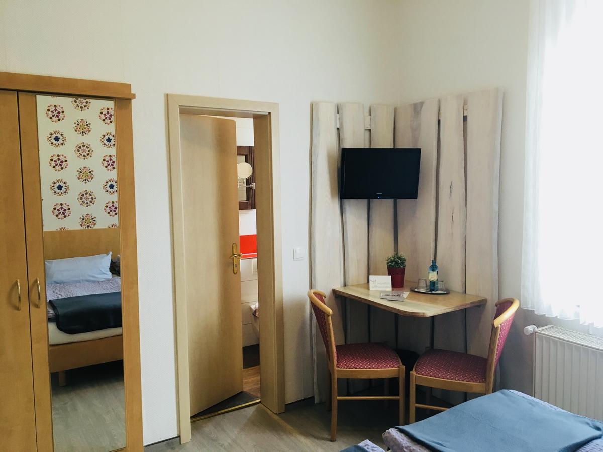 Hotel Am Kurpark Бад Лаутерберг Екстериор снимка