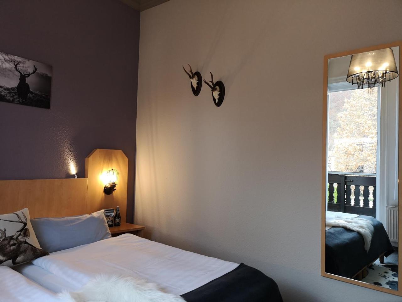 Hotel Am Kurpark Бад Лаутерберг Екстериор снимка